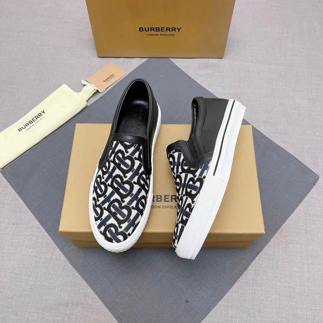 ◾️▫️P360. B's 2023 spring and summer new product, men's classic low-top slip-on sneakers, made of classic retro B's printed canvas material, spliced ​​with layered calfskin, and decorated with a new brand logo. First-layer cowhide lining, embossed Burberry logo on the heel, and original TPU outsole! Size: 38-45 No. 004